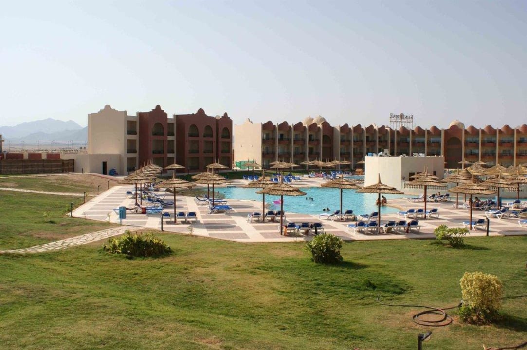 Pool mit Garten Tirana Aqua Park Resort