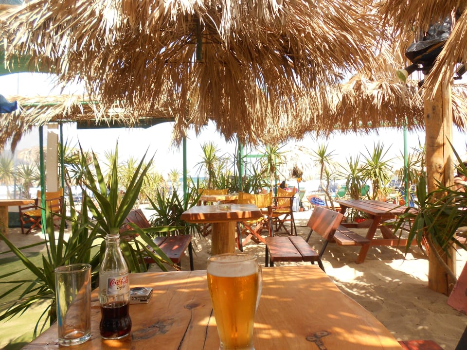 Sunkiss Strandbar ist zehn Gehminuten weit. Hotel Corissia Princess