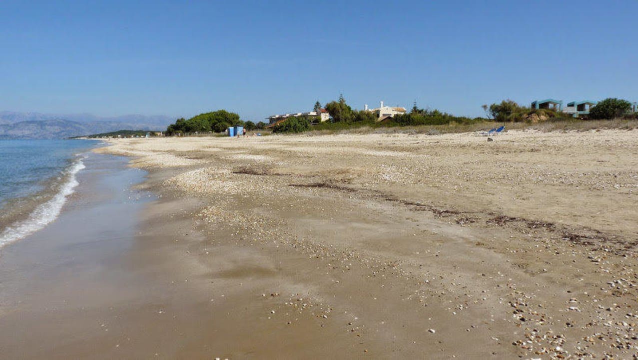 Plaża na prawo od hotelu Hotel Eriva