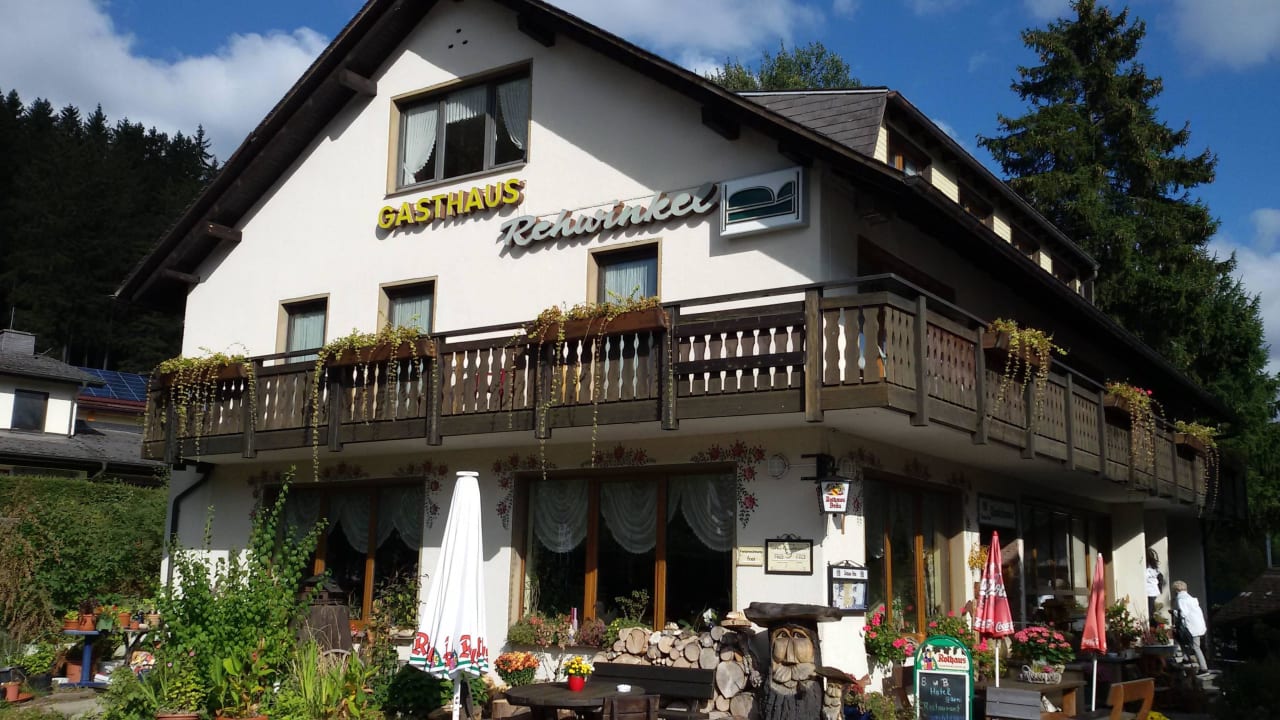 Vom Parkplatz gesehen Gasthaus Rehwinkel