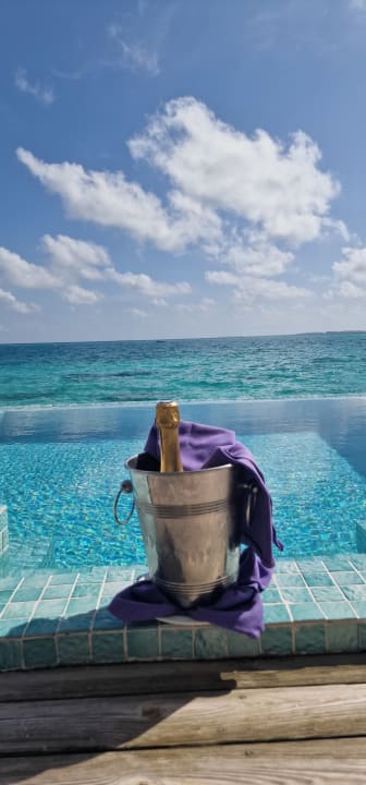 Zimmer Sun Siyam Iru Veli