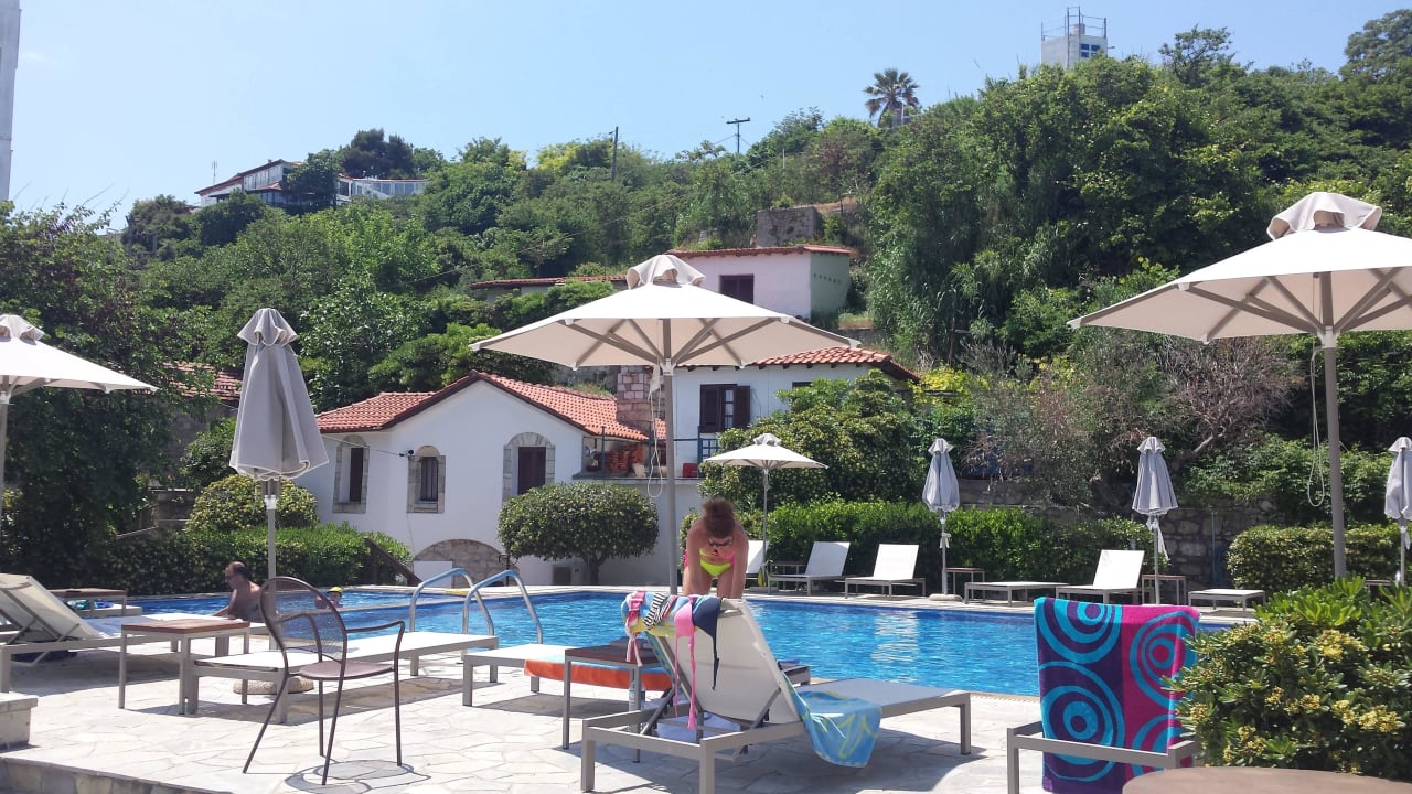 4 Ammon Zeus Luxury Beach Hotel