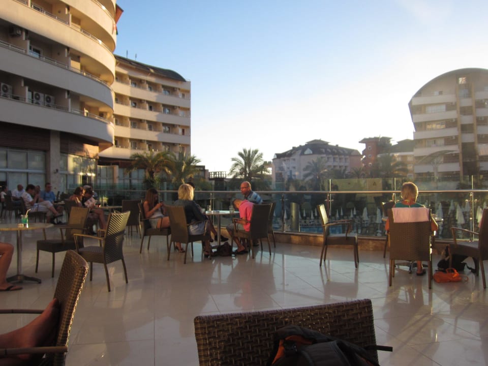 Balkon des Hauptgebäudes Alaiye Resort & Spa