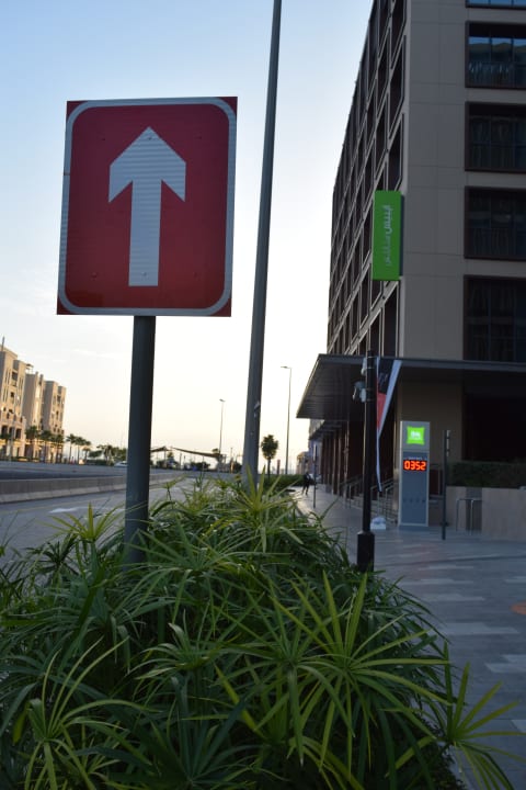 Außenansicht ibis Styles Dubai Deira