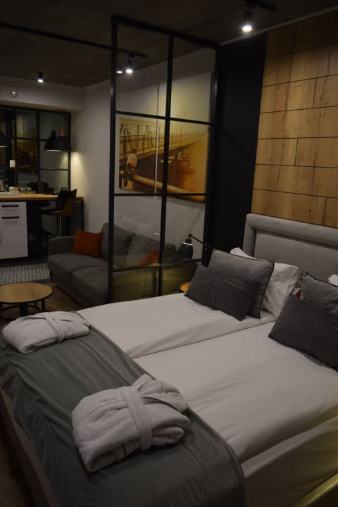 Zimmer The Bridge Suites Hotel