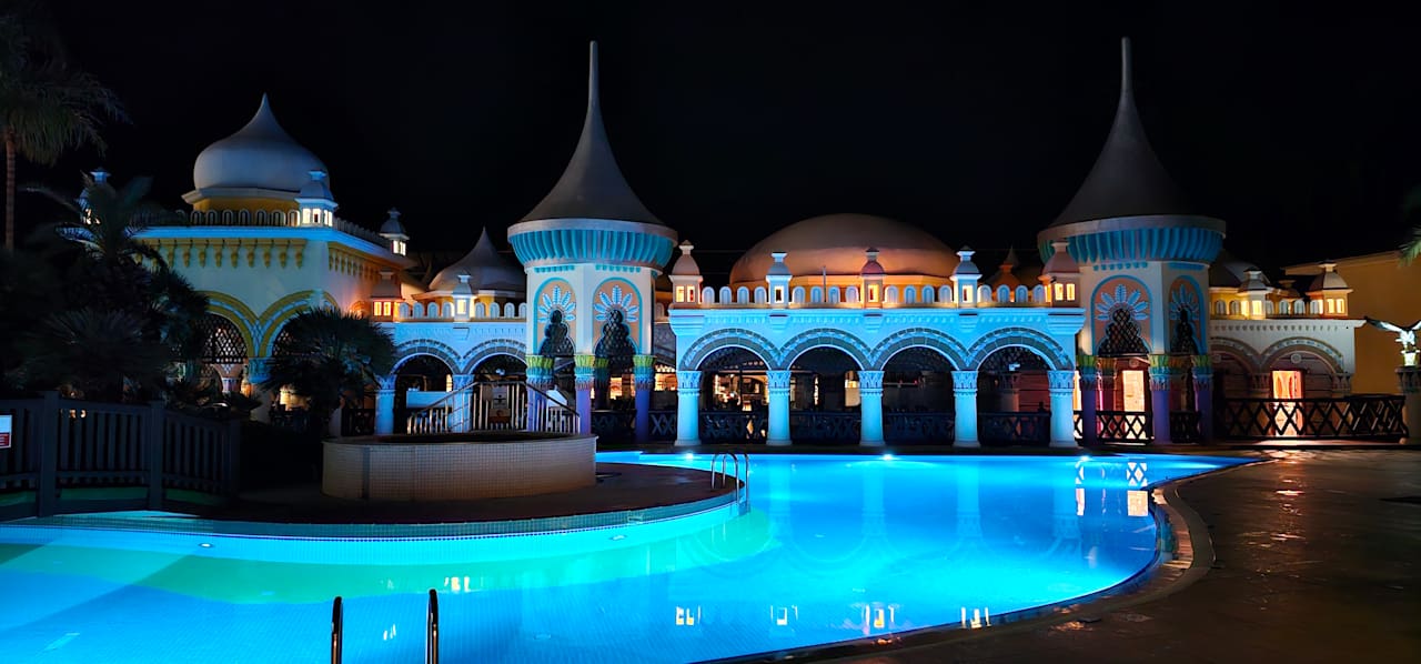 Pool Kamelya Aishen Club