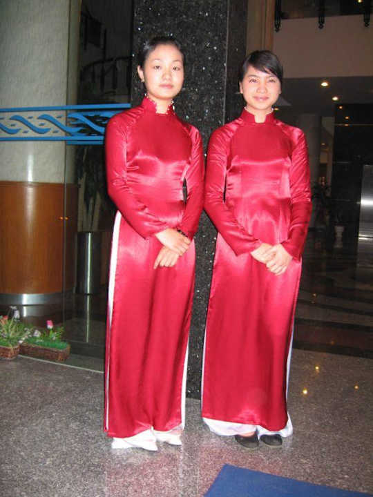 Empfangsdamen in der Lobby Hotel Halong Pearl