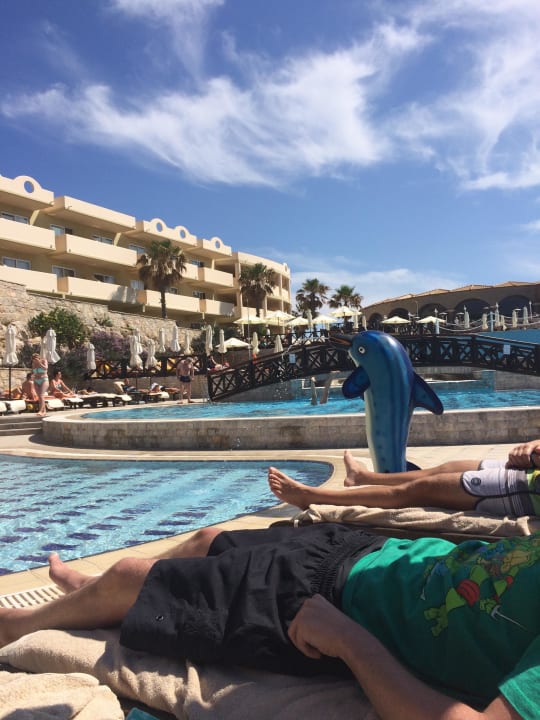 Poolanlage Hotel Kalithea Horizon Royal