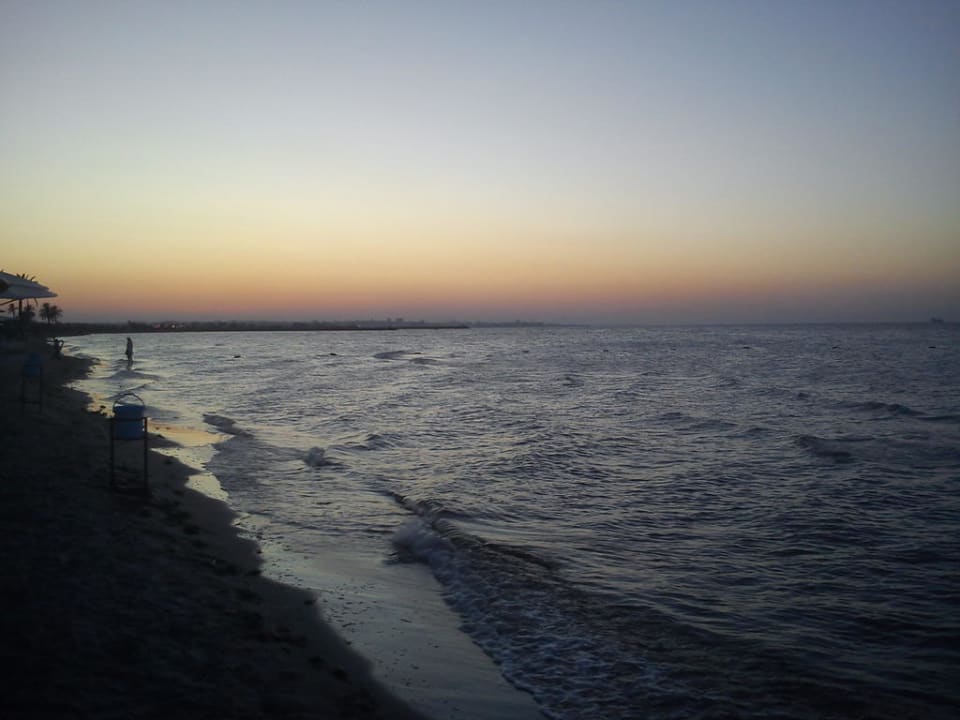 Sonnenuntergang am Strand Hotel El Mouradi Skanes Beach