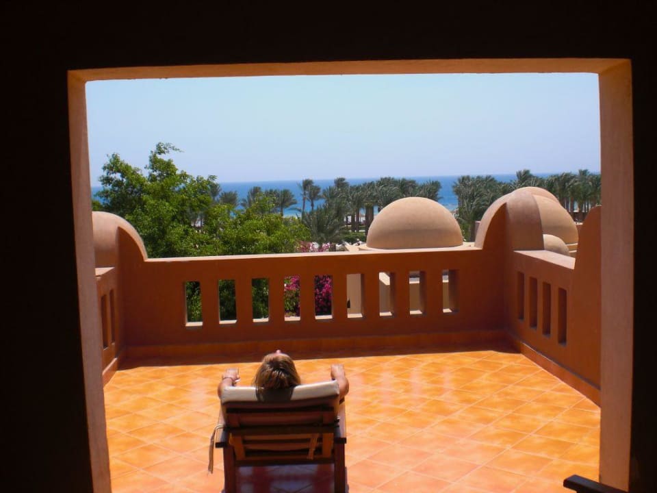 Überdachte Teilterrasse mit Balkon Grand Makadi