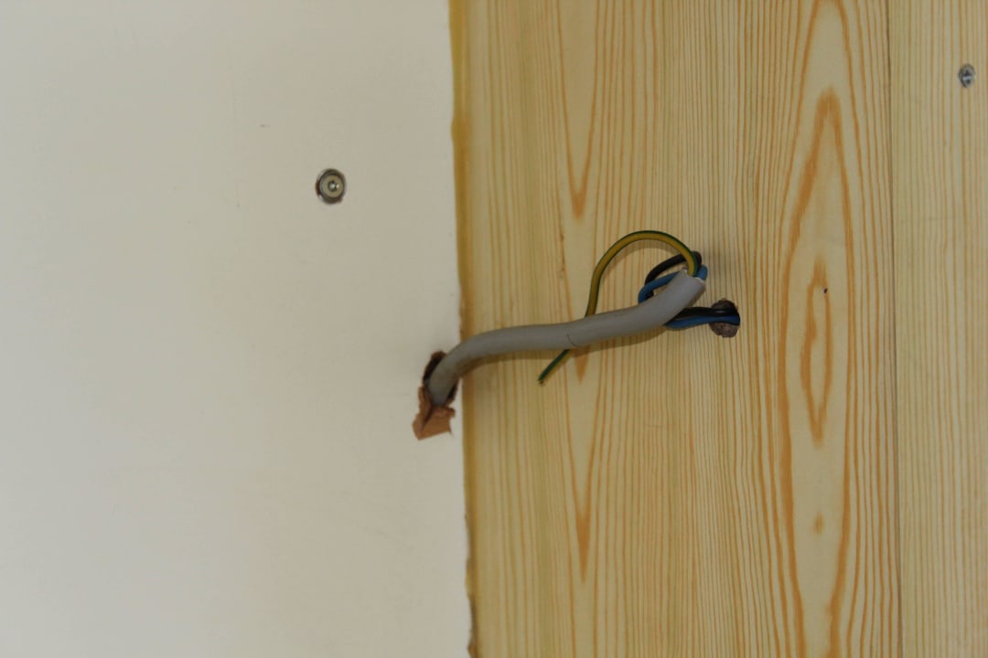 Kleiderschrank mit Elektrokabeln Hotel Ter Zaele