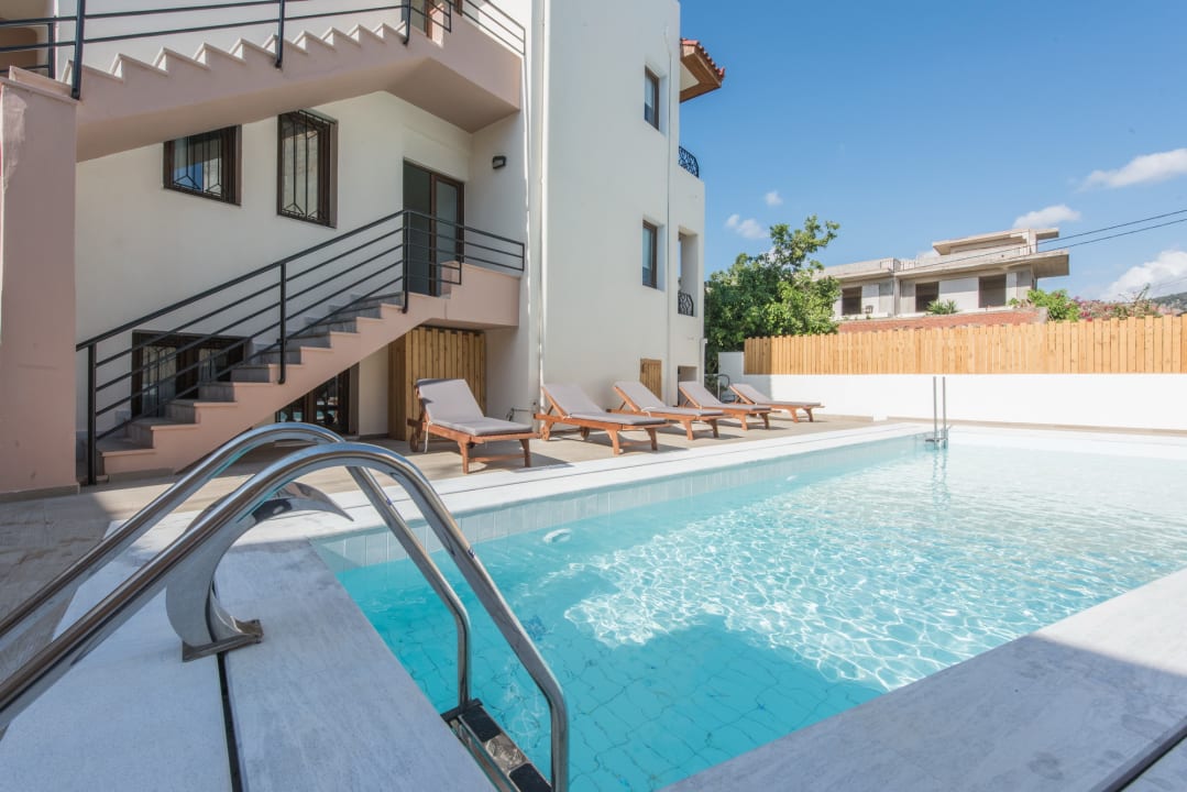 Pool Niriedes Dionyssos Village