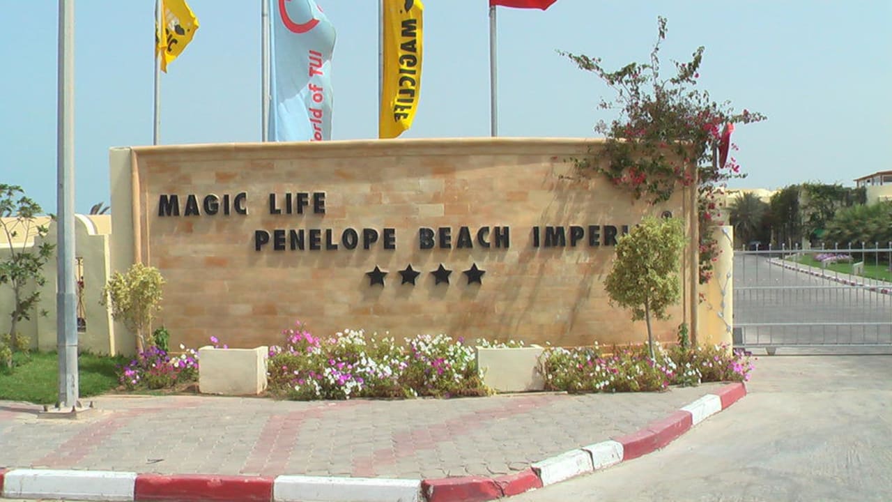 Einfahrt TUI MAGIC LIFE Penelope Beach