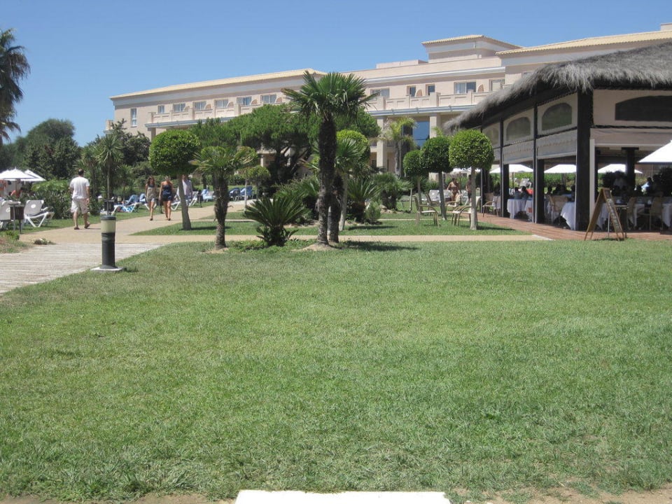 Aussenanlage des Hotels Valentin Sancti Petri