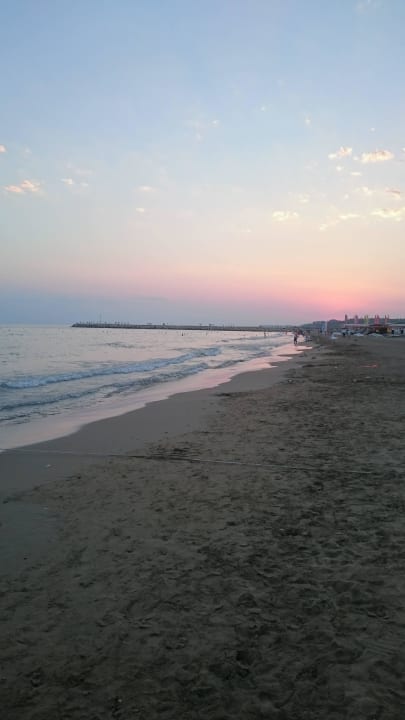 Strand Well Palace Side