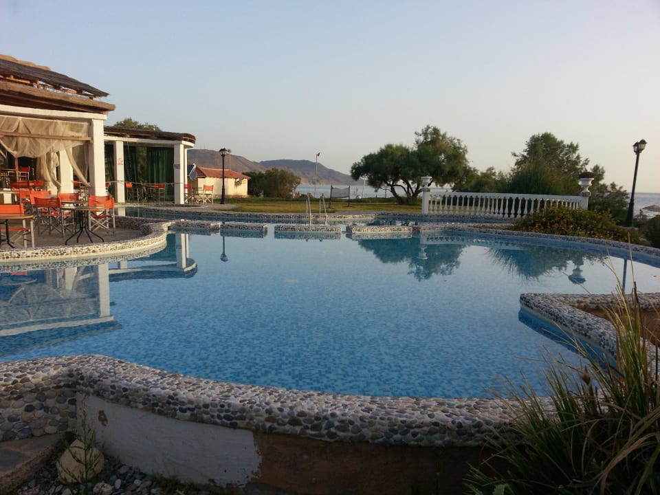 Pool bei der Poolbar Orpheas Resort - Adults Only