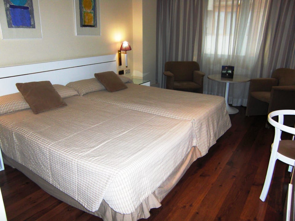 Sehr, sehr großes Doppelbett Hotel Granada Center
