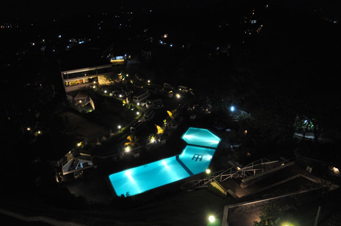 Pool bei Nacht Hotel Topaz