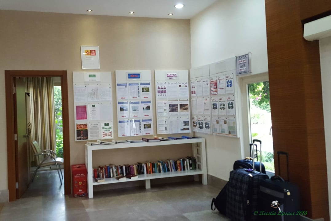 Informationstafeln in der Lobby Can Garden Beach