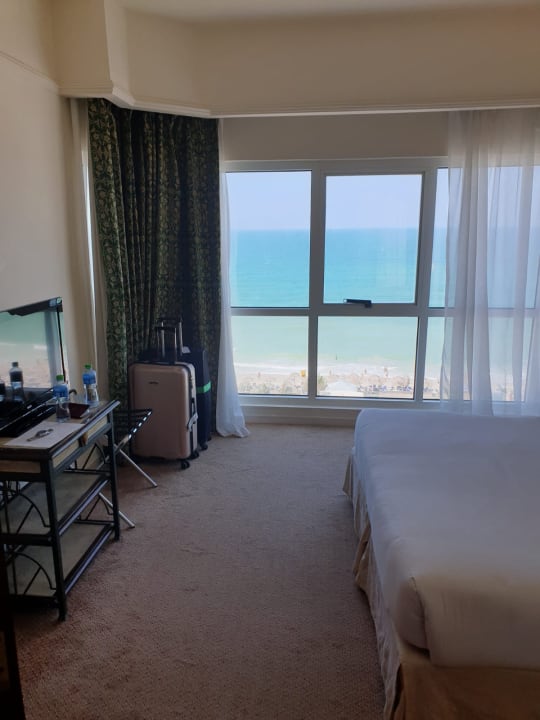 Zimmer Ramada by Wyndham Beach Hotel Ajman