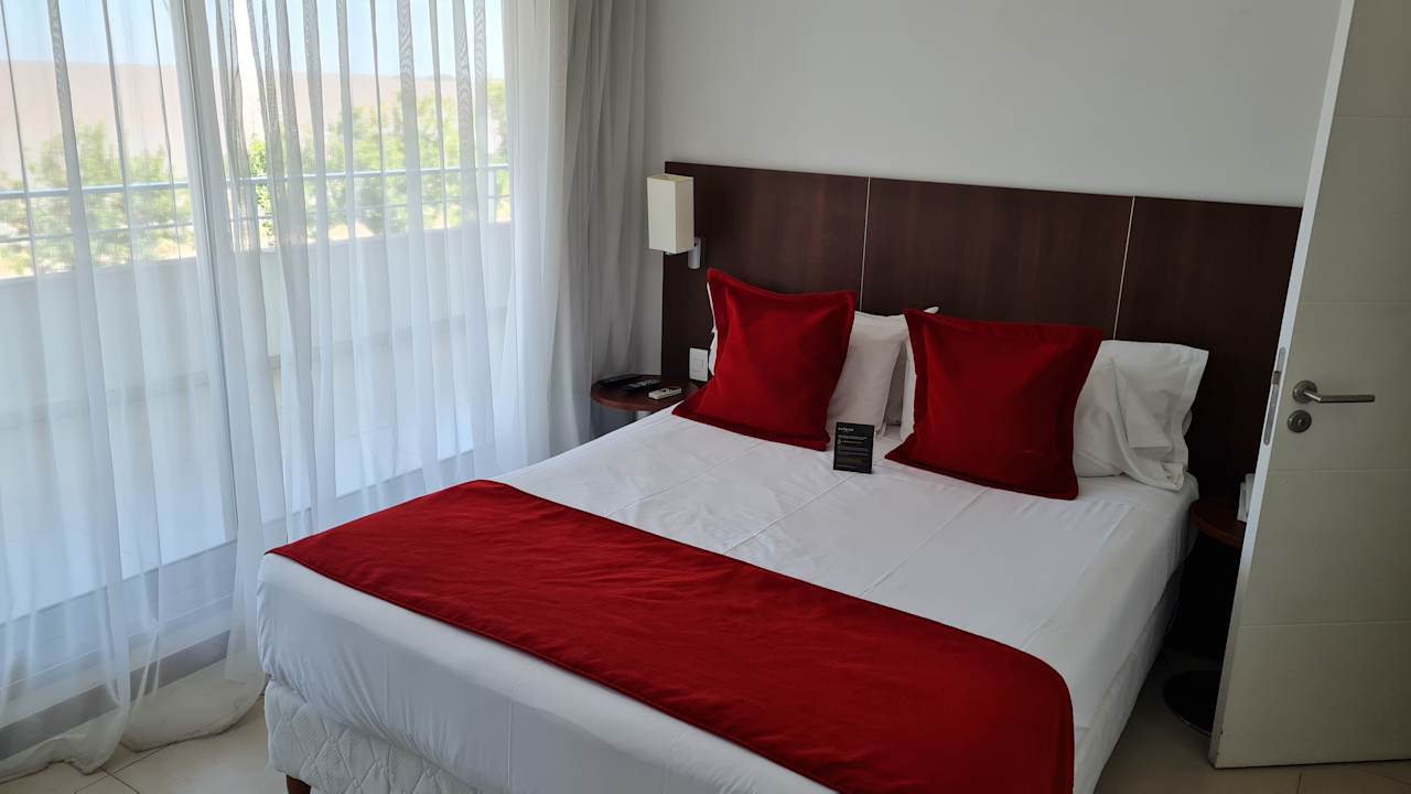 Zimmer Hotel Dazzler Colonia