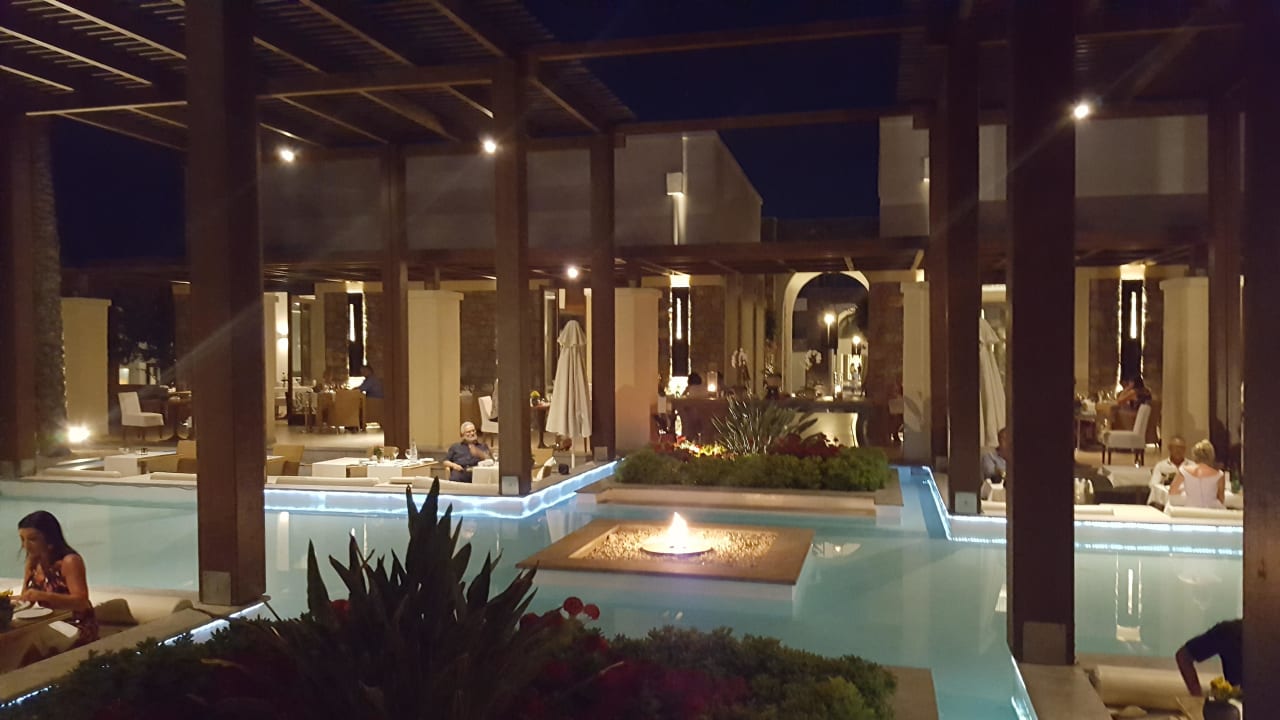 Hauptrestaurant beim Abendessen  Amirandes A Grecotel Resort To Live