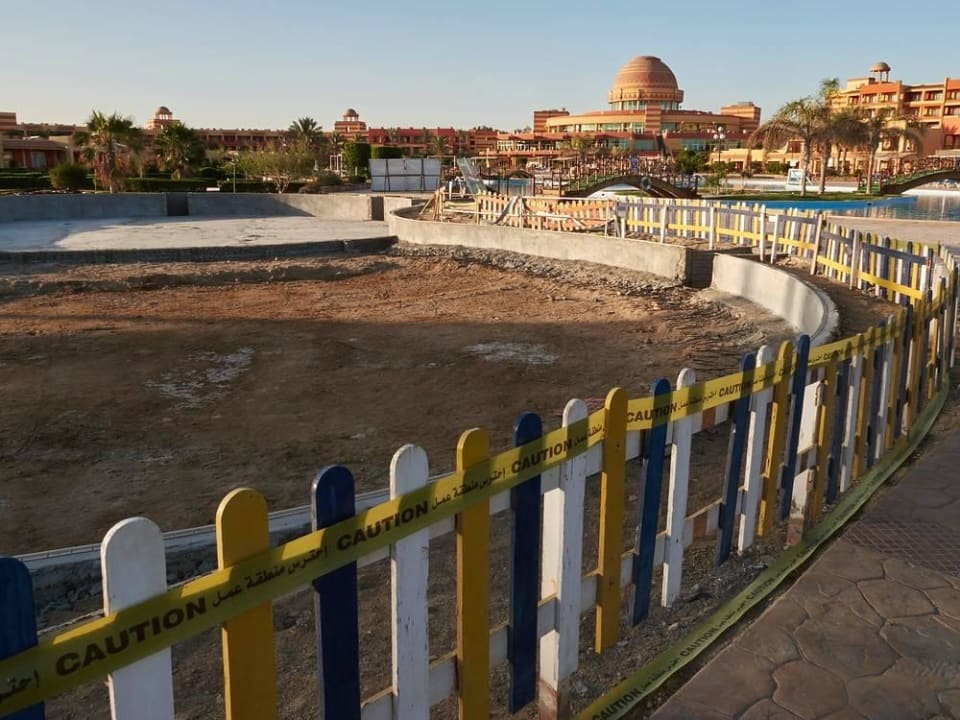 Baustelle Rutschenanlage Malikia Resort Abu Dabbab