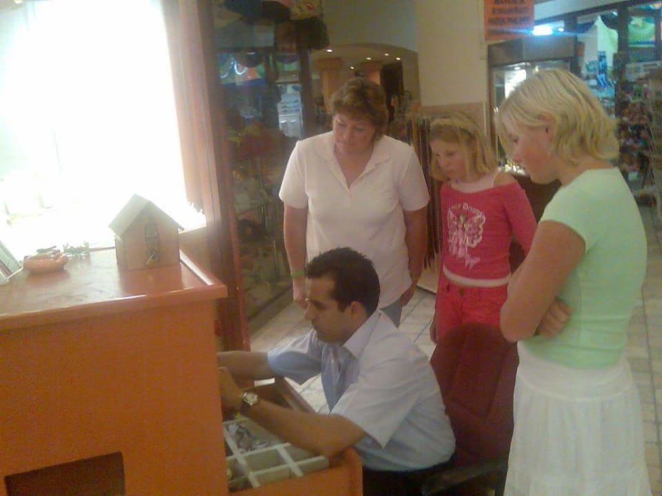 Dankeschön für Goldschmied EFE ( hotel juwelier) VONRESORT Golden Coast