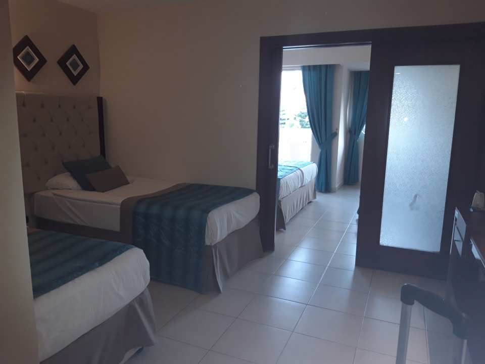 Zimmer Kamelya Aishen Club