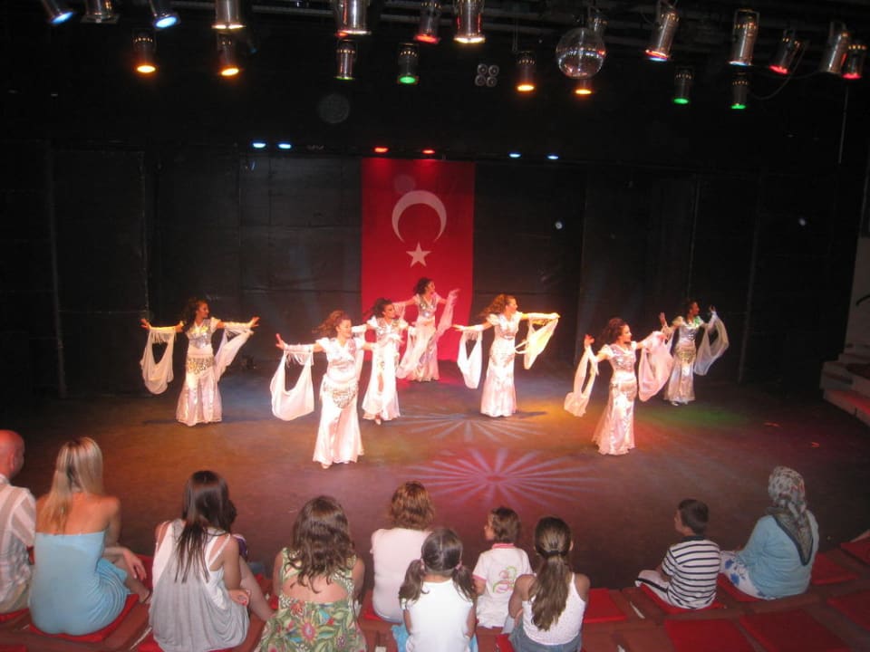 Abendshow Monachus Family Resort Sorgun