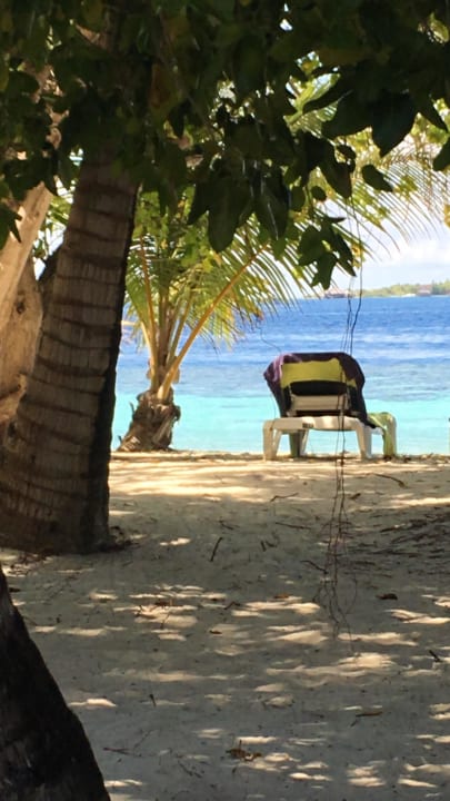 Strand vor der Villa Vilamendhoo Island Resort & Spa