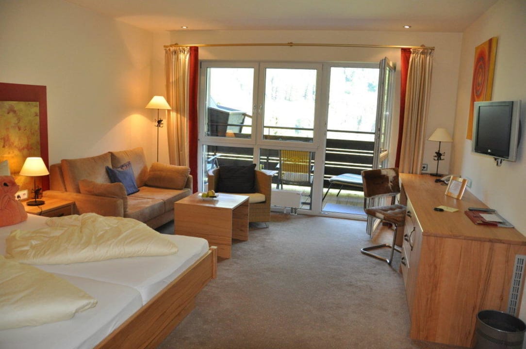 Blick zum Balkon  Verwöhn- und Wellnesshotel Walserhof