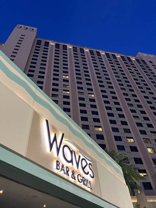 Pool Hilton Grand Vacations Suites on the Las Vegas Strip