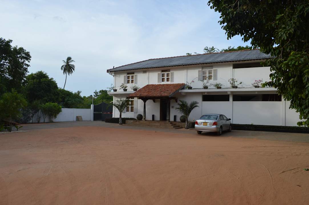 Hoteleingang Hotel Pigeon Island Beach Resort