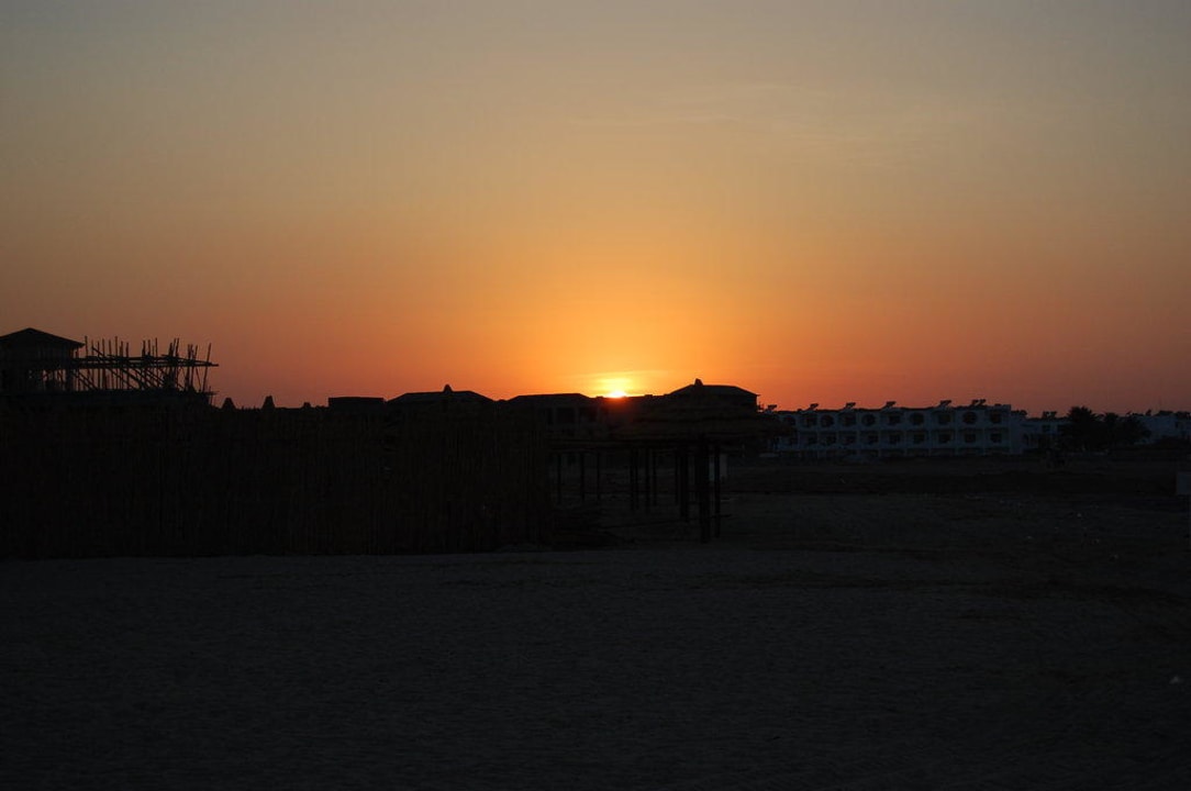 Der Sonnenuntergang Titanic Beach Spa & Aqua Park