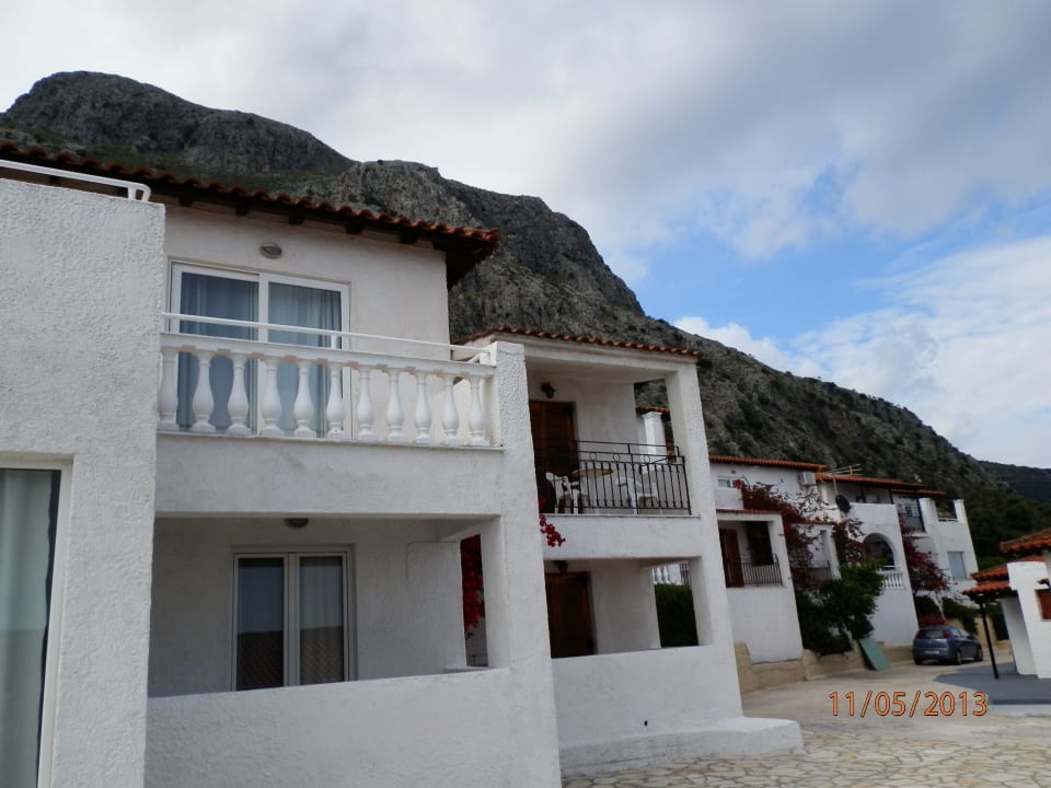 Wohneinheiten dahinter Berg Pantokrator Hotel Pantokrator