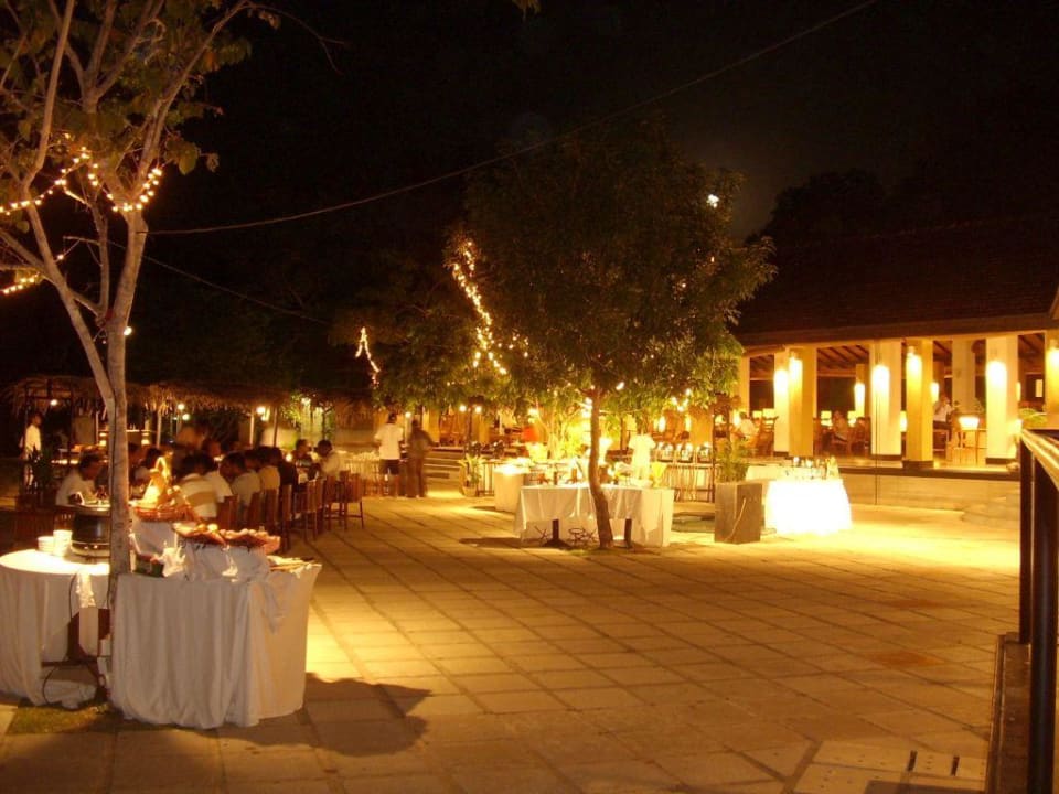 Speisesaal im Hintergrund Habarana Village by Cinnamon