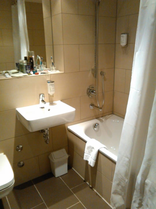 Blick ins Bad Holiday Inn - the niu, Fusion Hamburg St. Georg