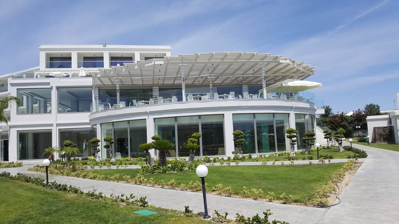 Außenterrasse Hauptrestaurant Asterias Beach Resort