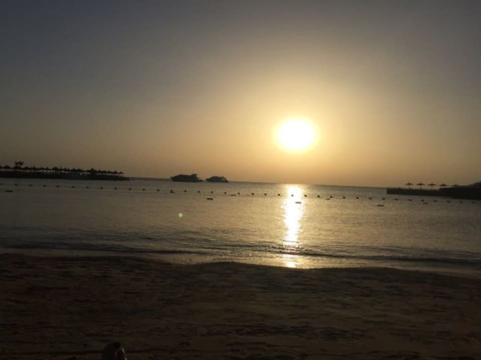 Die Sonne geht auf 6.15 Beach Albatros Resort