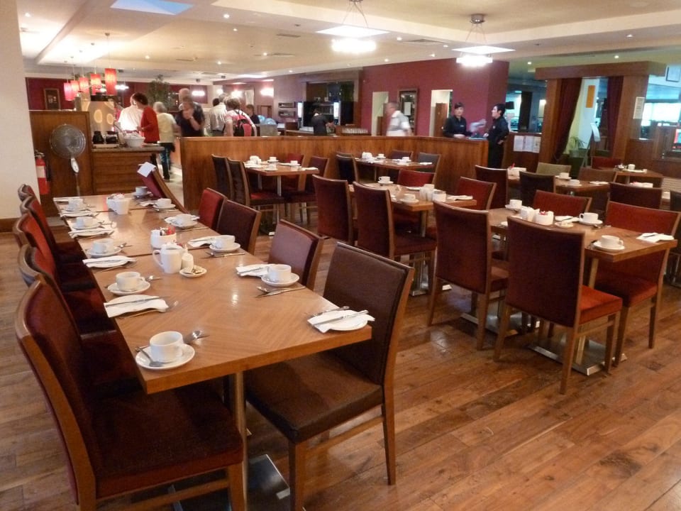 Abends war es sehr laut The Connacht Hotel