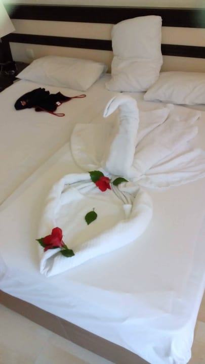 Kunst auf dem Bett Hotel Orfeus Park