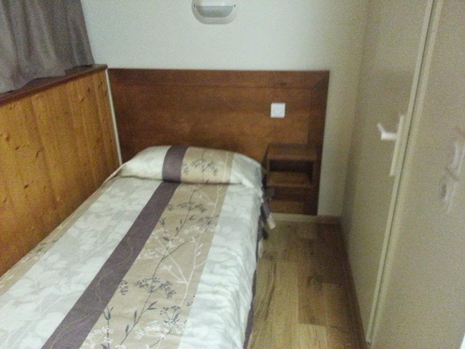 Blick in das Zimmer Kloster La Salette