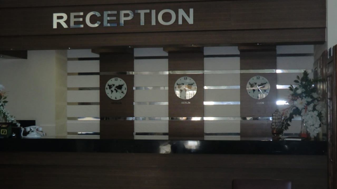 Rezeption Hotel Sirma
