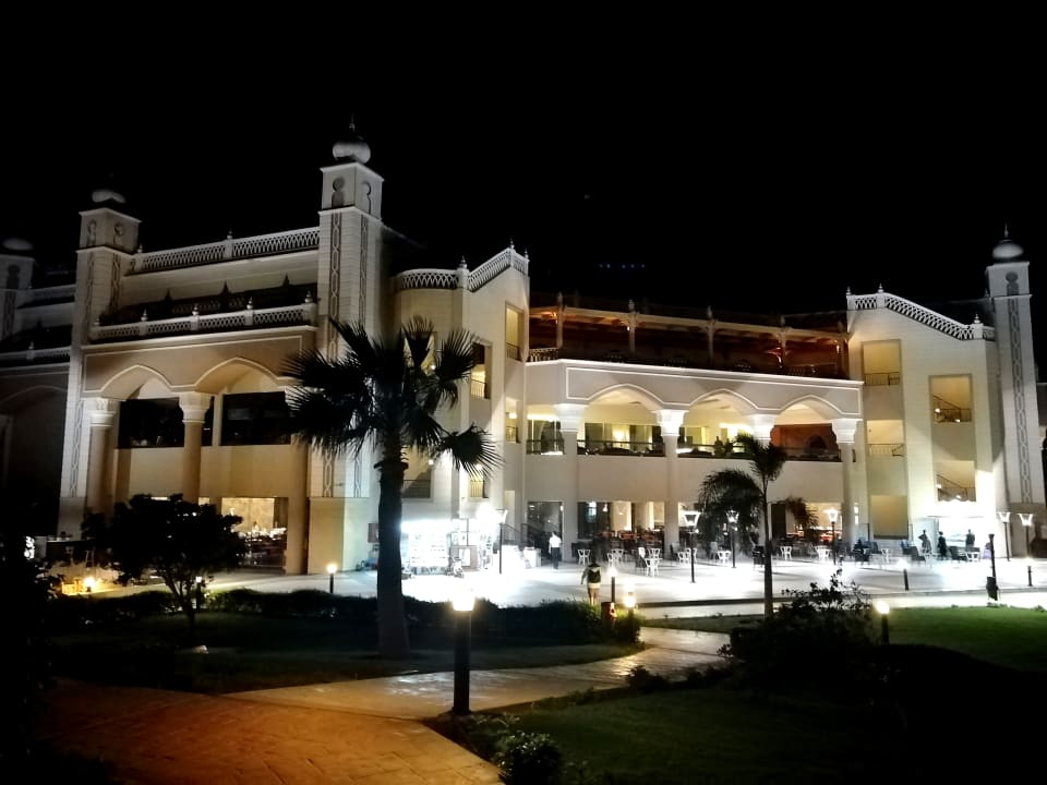 Speisesaal (unten) und Lobby, links die Shisha Ecke Jasmine Palace Resort & Spa