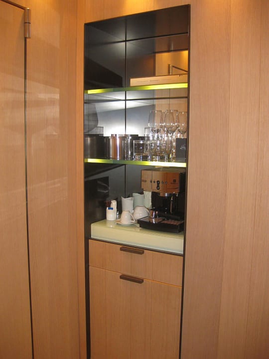 Nespresso-Maschine und Mini-Bar Bulgari Hotel Milan
