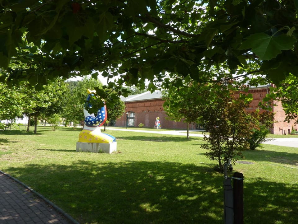 Blick zur Sporthalle HeleneCamp am Helenesee