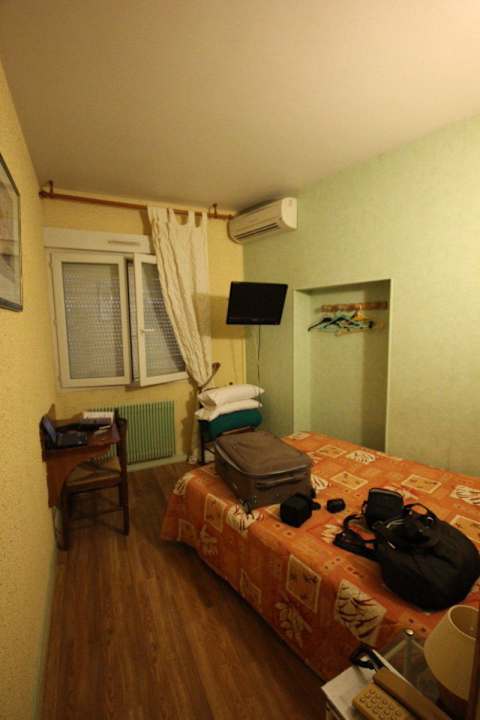 Номер со стороны входной двери Hotel le Thurot