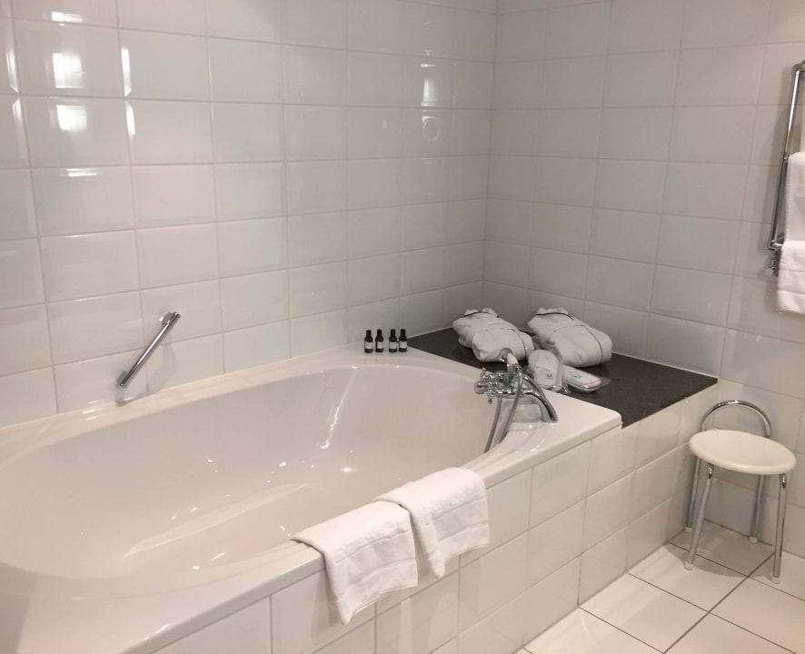 Badewanne für 2, Bademantel und Schlappen Hotel Taschenbergpalais Kempinski Dresden