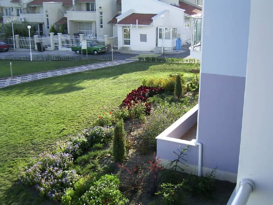Blick nach Unten vom Balkon Hotel Sineva Beach